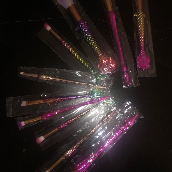 Makeup - Picture 2 of 8